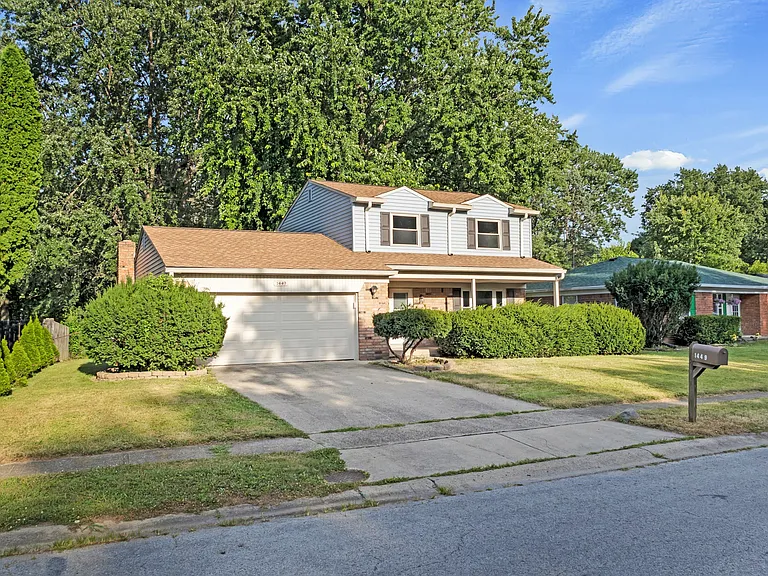 1449 Moores Mnr — Photo 1