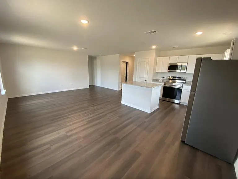 413 E Hull St — Photo 8