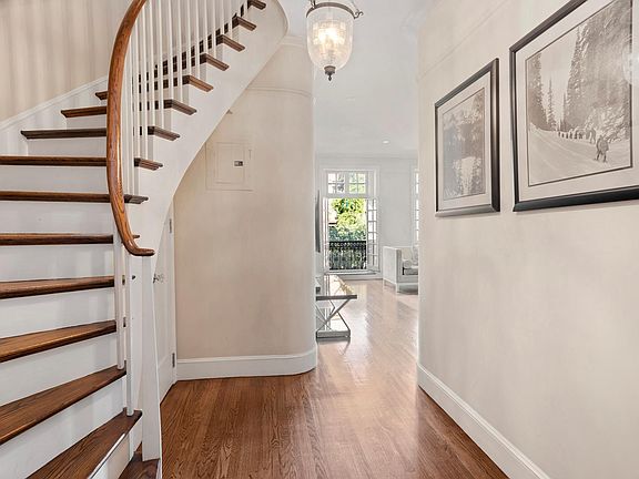 3rd image of 34 W 74th St APT 4A