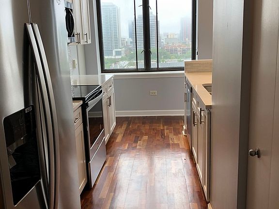 3rd image of 1322 S Prairie Ave Unit 1301