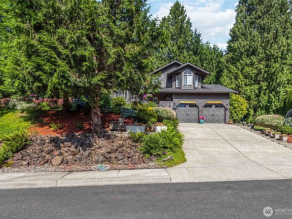 3rd image of 209 W Beacon Hill Drive