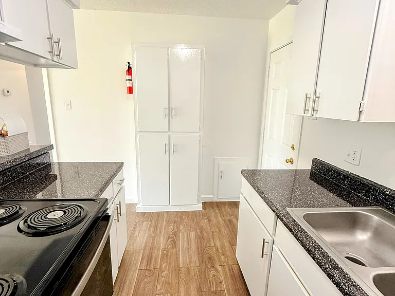 2104 James Bowie Dr — Photo 4