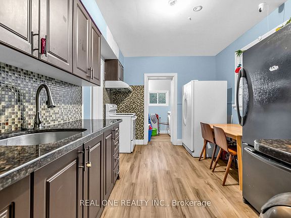 5th image of 112 Oxford St