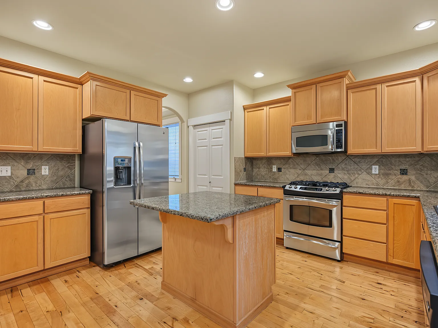 4 bed, 2.5 bath, 2382 sqft, $3,595 — Photo 2