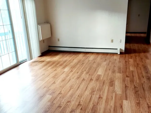 Lakeshore Apartments (Adams)