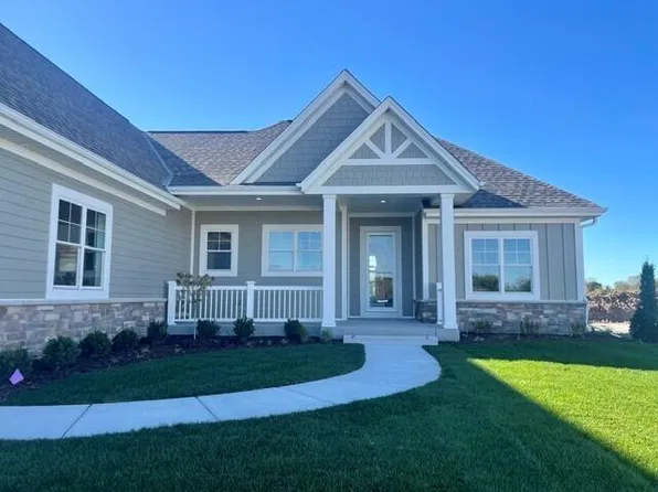 1723 N River CIRCLE, River Hills, WI 53217