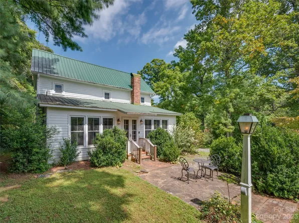 94 Louisiana Ave, Saluda, NC 28773