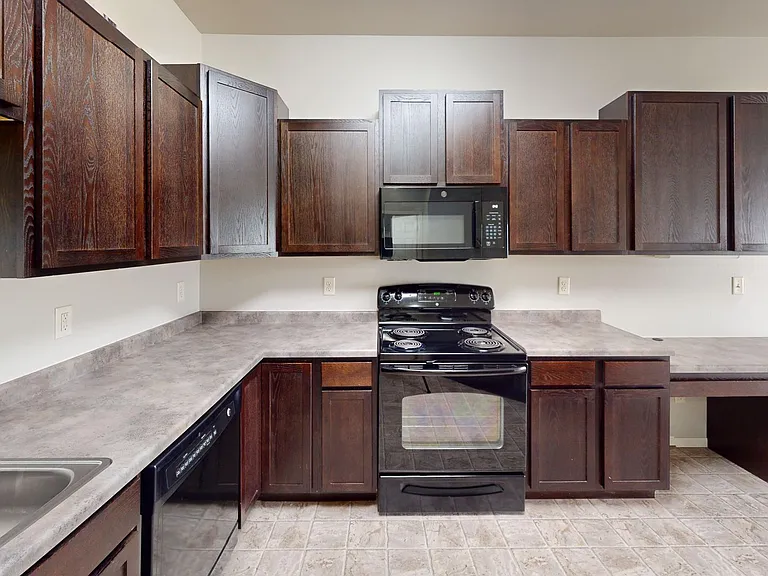 Crystal Creek Apartments — Photo 16
