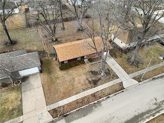 5th image of 9904 Flora Ave