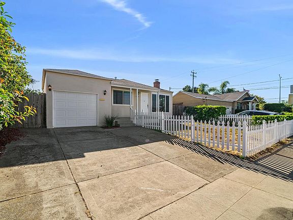 3rd image of 41165 Carmen St