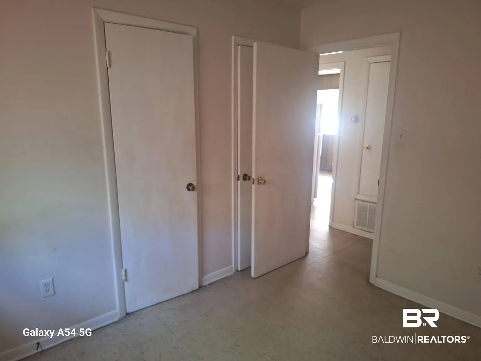 3 bed, 1.5 bath, 1050 sqft, $1,200 — Photo 4