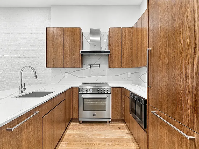 166 1st Ave #PENTHOUSE — Photo 3