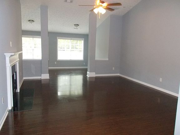 4th image of 5 Woodmere Ct