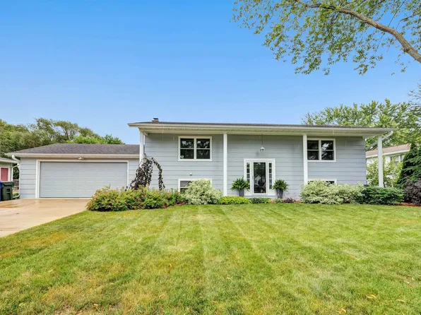 2057 E Vista Cir, De Pere, WI 54115