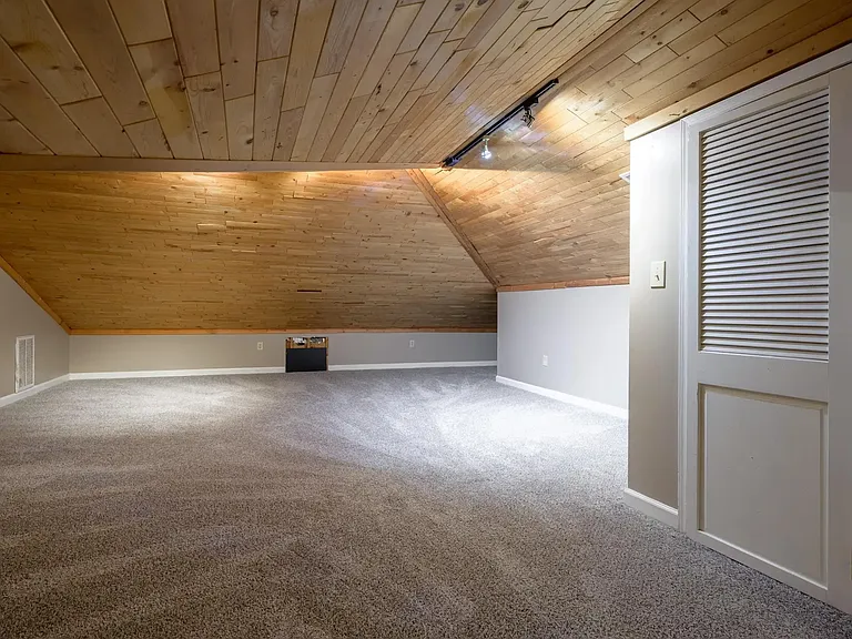9021 Pleasant Ln — Photo 16