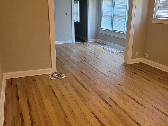 2nd image of 3323 Monroe Ave