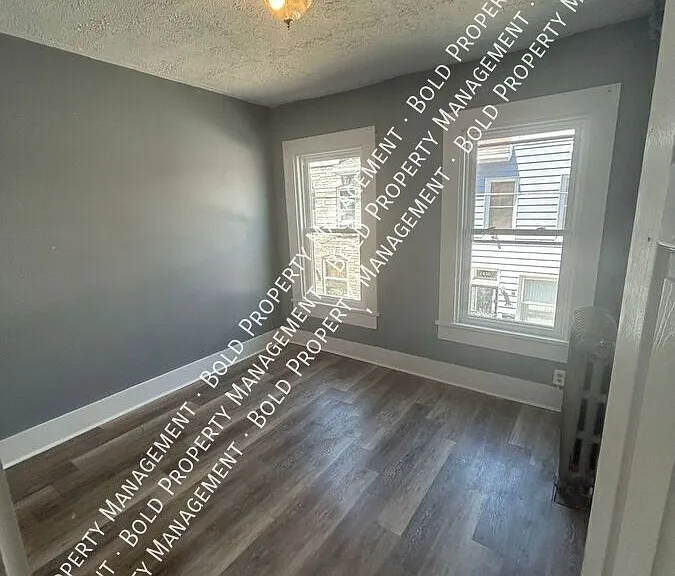 427 Locust St — Photo 5