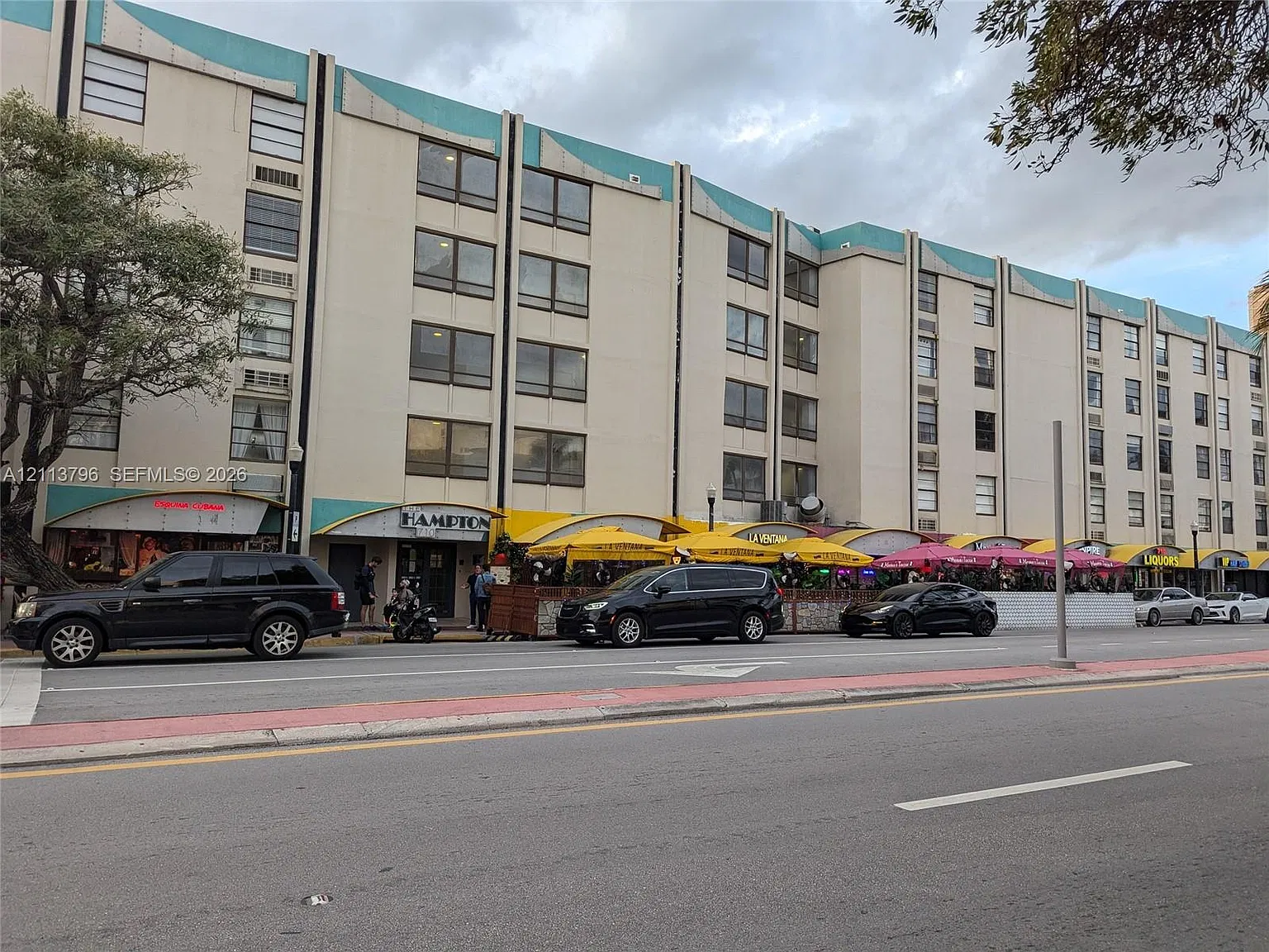 Hampton On Washington Av — Photo 2