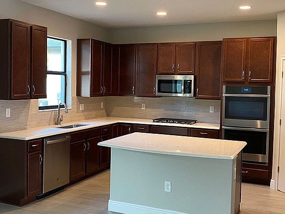 Saratoga new home gourmet kitchen option William Ryan Homes Tampa