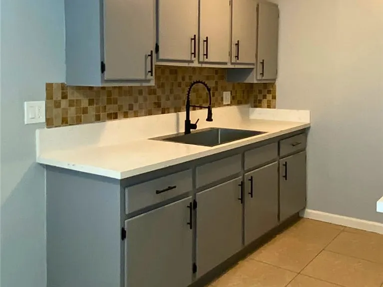 811 Orchid Ct #J — Photo 12