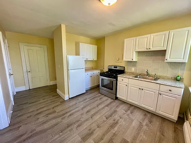 4 Linwood Sq #3 — Photo 4