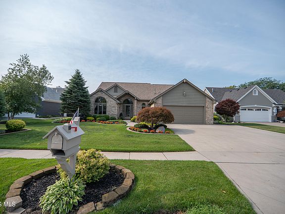4th image of 7951 N Shoreline Dr