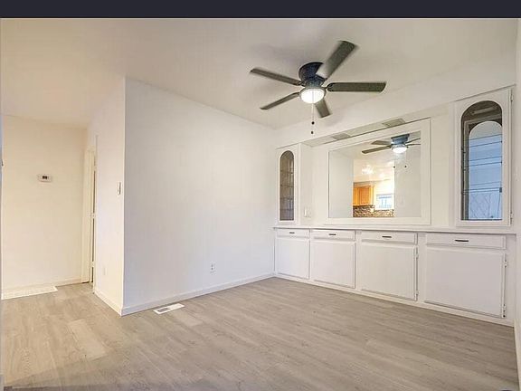 3rd image of 537 W Banta Rd