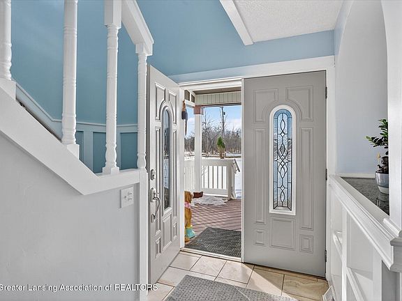 3rd image of 1140 N Smith Rd