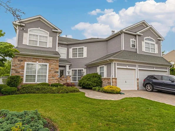 1 Hamlet Drive #1, Mount Sinai, NY 11766