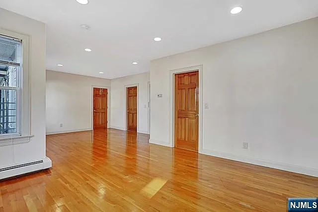 164 Orient Way — Photo 15