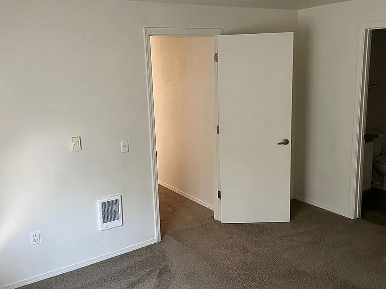 Bonita Court — Photo 33