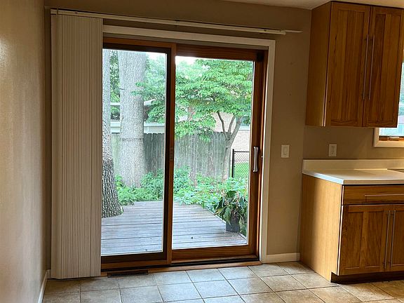 5th image of 2616 Woodland Dr