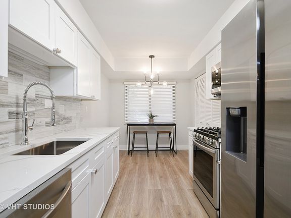 4th image of 4876 N Hermitage Ave APT 101