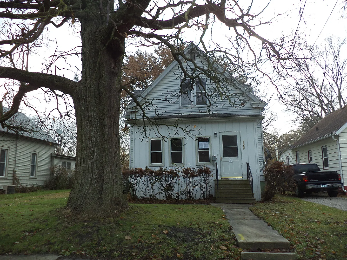 112 1/2 Weldon St photo 1