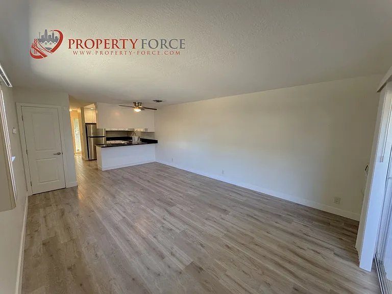 946 Tamarack Ln #9 — Photo 7