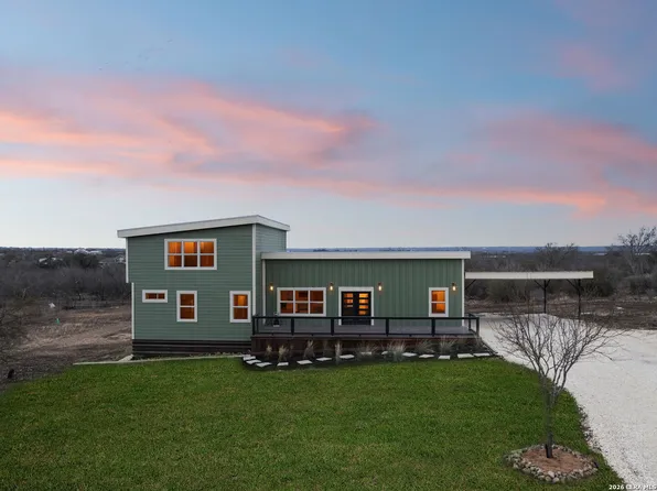 300 County Road 5781, Castroville, TX 78009