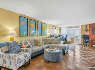 2150 Center Ave APT 17D, Fort Lee, NJ 07024