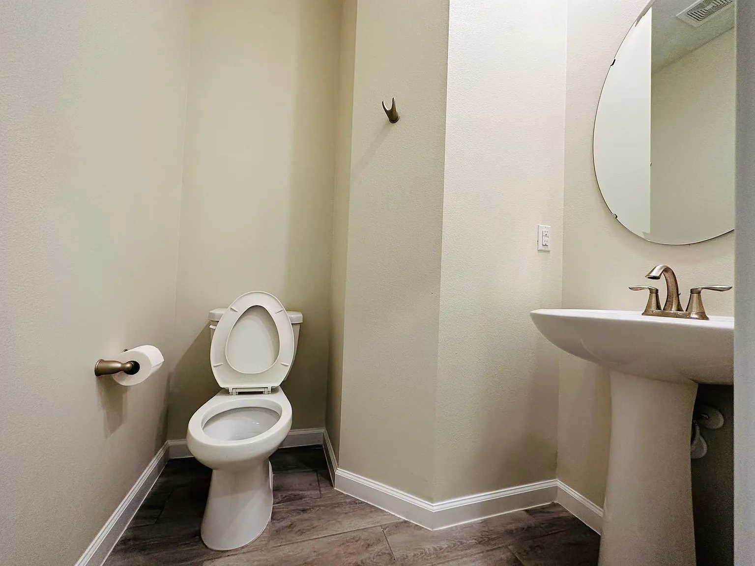 3 bed, 2.5 bath, 1942 sqft, $2,500 — Photo 4