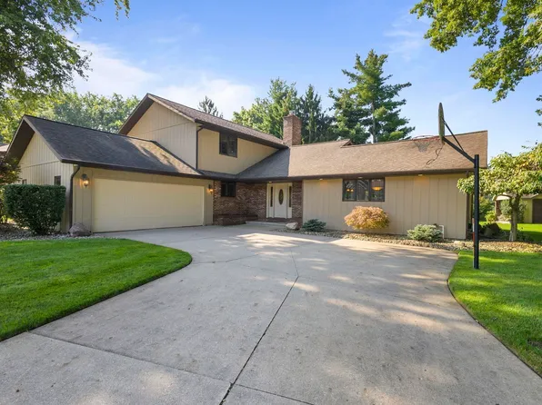 23590 Cedar Knoll Cir, Elkhart, IN 46516