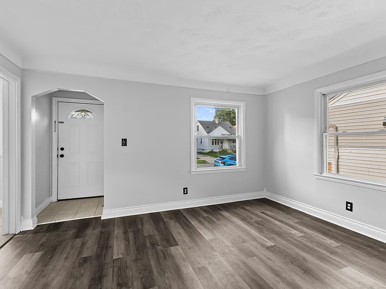 929 White Ave — Photo 10