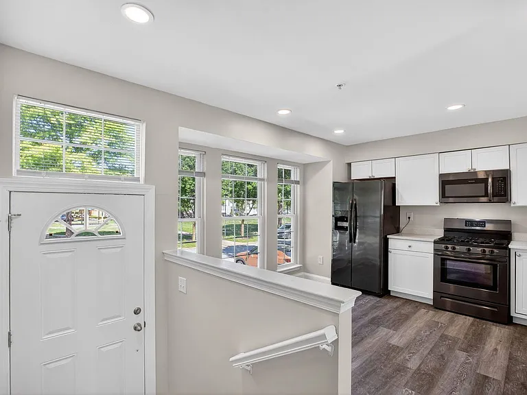 2736 Albermarle Pl — Photo 4