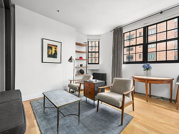 5th image of 71 W Washington Pl