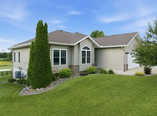 313 Tumbleweed Trl, Waverly, IA 50677