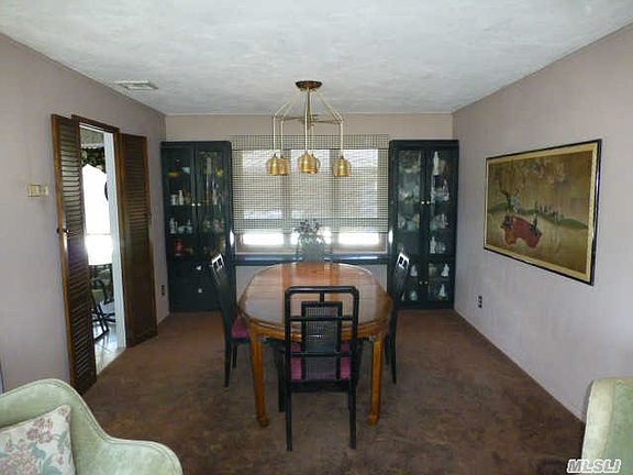 5th image of 12 Rose Ct