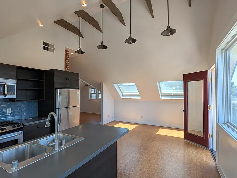 932 22nd St — Photo 7