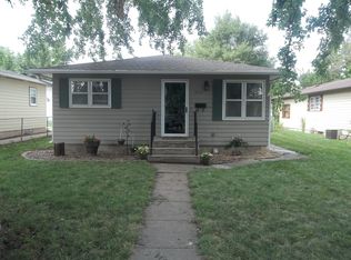 1012 E 12th St, Yankton, SD 57078