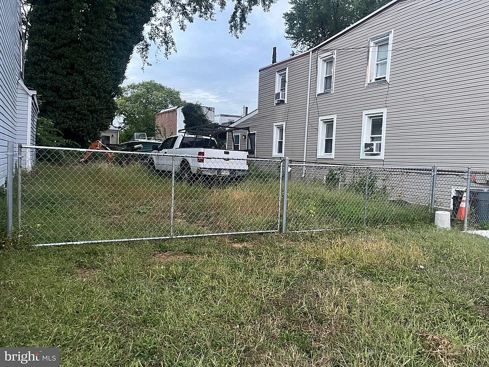 2nd image of 221 N 9th St