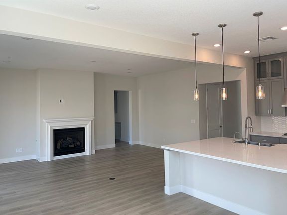 3rd image of 796 Lodge Way