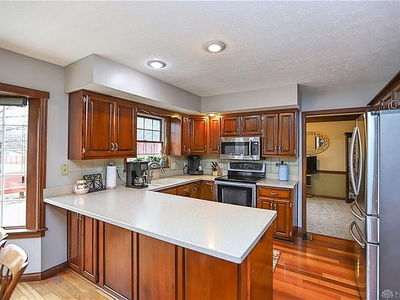 3rd image of 2104 Canterbury Ct