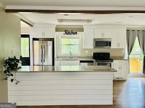 3rd image of 105 Tall Tree Rd